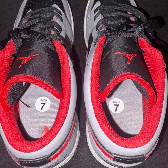 Air Jordan 1 Low Cement Fire Red Size 7Y / 8.5W Pre-Owned - Picture 4 of 7